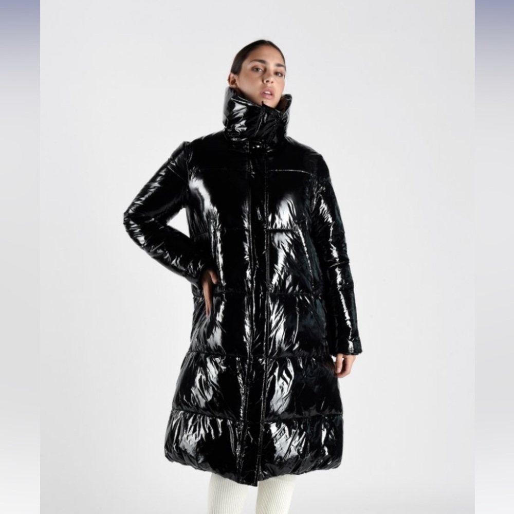 CANADIAN CLASSICS glossy puffer! Oversized, chic down jacket. Size Large